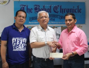 ICM P100,000 DONATION. On the occasion of its 11th Anniversary last Friday, June 26, Island City Mall donated P100,000 to â€œInyong Alagadâ€ Foundation of DYRD, as financial assistance to the helpless folks, who turn to the top-rated community outreach radio programs, â€œInyong Alagadâ€ and â€œTagbilaran-By-Niteâ€, to seek help for urgent or emergency cases like hospitalization and medicine purchases. Photo shows mall manager Mario Cirujales (right) turns-over the P100,000 check to Mr. Peter Dejaresco, the manager of Bohol Chronicle Radio Corporation.