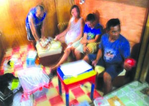 TANDEM. As former Guindulman chief of police, now taking charge of Panglao, PSInsp. Joemar Pomarejos already warned, Barangay Tabajan has been a drug haven. His successor, SPO4 Teofanes Olaso, confirmed it with the latest arrest of a couple, allegedly in cahoots in the illegal drugs trade in the area. Live-in partners, Jennie Amora and Ronil Tapales, yielded three large packs of suspected sachets during the raid in their residence.
