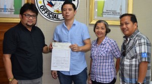 City Mayor John Geesnell â€œBABAâ€ Yap receives the Php2.3 million check from ECCDâ€™s Rommel Isip, CSWD Cerina Sia and Atty. Art Tantuan.