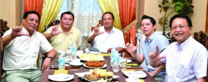 CRUCIAL MEETING. City Mayor Baba Yap, Vice Mayor Toto Veloso and City Councilor Dodong Gonzaga, now united under the Liberal Party as they show the LP hand sign with Gov. Edgar Chatto and Rep. Rene Relampagos after a crucial meeting at the Governor's Mansion last night.