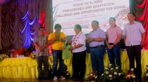 Give and take, this is how Boholanos see Sec Alcala's visit to Bohol on World Food Day. As the DA Secretary hands in P254 million in aid and projects, Bohol also hopes to deliver food to feed the country. Here Gov Edgar Chatto hands to the secretary a plaque and a token from thankful Boholanos. (rac/PIA-7/Bohol)  