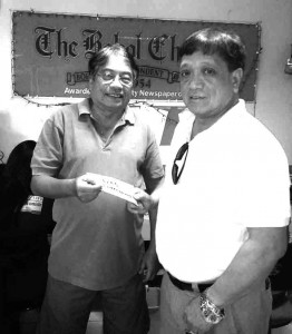 DONATION. Director Clifford Galang of the Sandugo USA Family Club turns over the donation of $1,000 to Chito Viasarra, co-anchor of dyRD's "Inyong Alagad." 