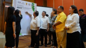 Gov. Edgar Chatto and DepEd Bohol Division Superintendent Dr. Wil Bongalos led the commitment signing for the Agri-entrepreneurship Senior High School Industry linkage program during the Eskwela Agrikultura, an Agri-Entrepreneurship Senior High School Summit on Wednesday. (EDCOM)