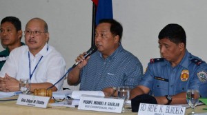 POWER BODIESâ€™ JOINT MEETING presided by (center) Gov. Edgar Chatto as RDC chairman and co-presided by (right) PNP regional director Chief Supt. Manuel Gaerlan, who led the RPOC in the absence of its chair Cebu Gov. Hilario Davide III. At left is NEDA-7 head Efren Carreon. (Foto/Ryan Palma)