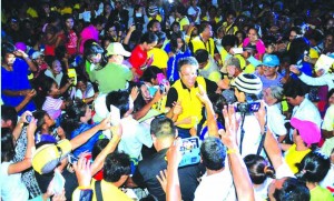 SILENT MAJORITY. Thousands welcomed LP presidential bet, Mar Roxas during a rally in Ubay town last Wednesday.