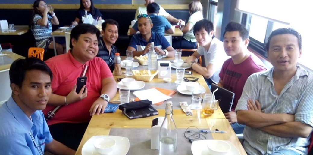 L-R: Ricky Lobiano, Petronâ€™s Rabby Bolima, GianCarlo Lim, Louie Malicse, John Paul Lim & VJ Racho  discuss details of todayâ€™s RIDE N SEEK episode shoot with Your Roving Eye  Locale: Just Sizzlin 