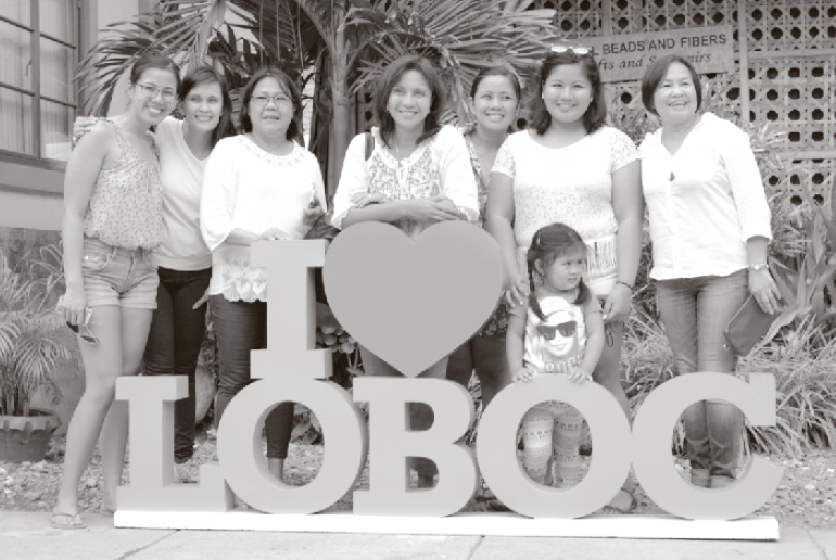 With only two weeks before she assumes office as the land's second highest official, Vice President elect Leni Robredo has taken her daughters - Aika, Trisha at Jillian- on a special trip, spending quality time with the girls in Bohol province. With the Robredo family are Loboc Mayor Helen Calipusan and Travel Village owner Lourdes Sultan. Courtesy: Liza Macalandag