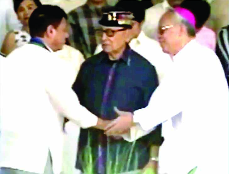 CHURCH & STATE. Bishop Leopoldo Tumulak, AFP military ordinate congratulates Pres. Dorigo Duterte with former Pres. Fidel Ramos during the change of command ceremony of the Armed Forces of Philippines in Camp Aguinaldo last Friday.