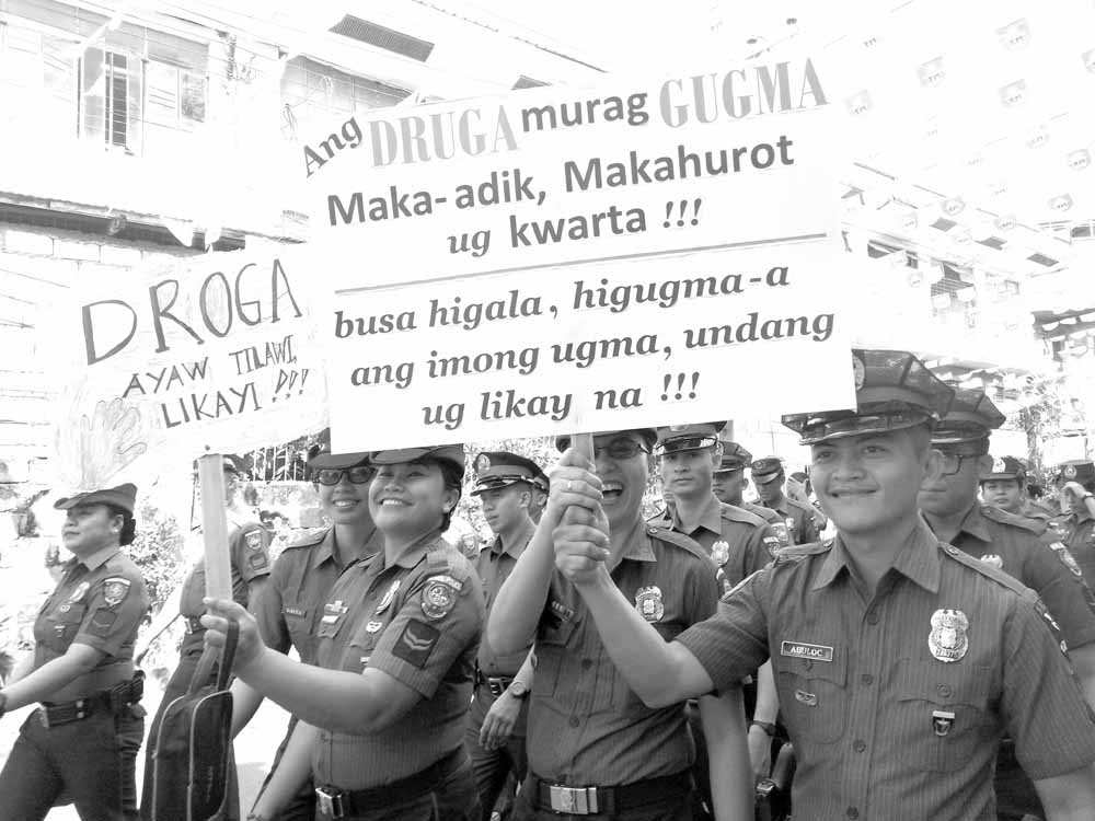 Participants during the anti-illegal drugs rally in Tagbilaran City, Bohol, waving their placards with messages denouncing drug menace in the province.  Leo Udtohan/Chronicle
