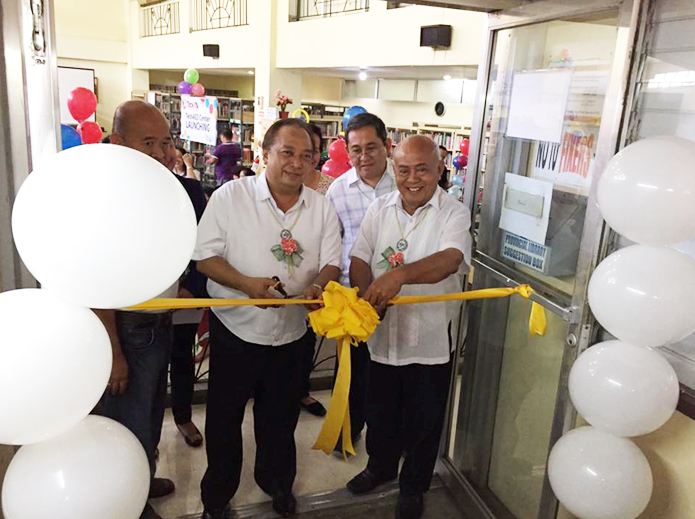 FORMAL LAUNCH of the Tech4Ed as Gov. Edgar Chatto and Vice Gov. Dionisio Balite yesterday cut the ribbon leading to the new facility installed at the Bohol Provincial Library. 